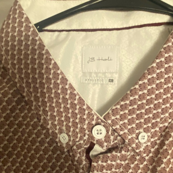 Selling button down shirt worn once very good condition fits loose - Picture 5 of 5